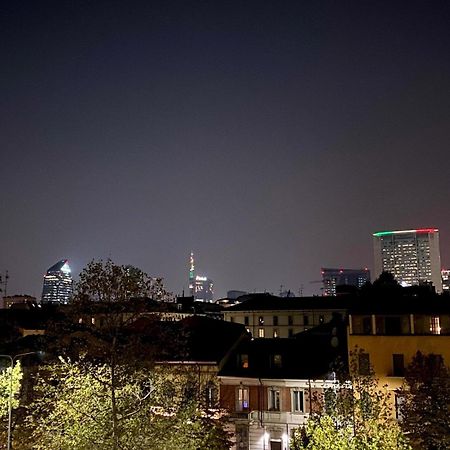 Ampio E Luminoso Bilocale Nel Centro Di Milano Apartment Luaran gambar