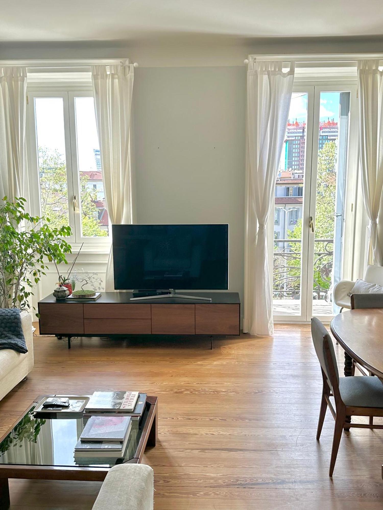 Ampio E Luminoso Bilocale Nel Centro Di Milano Apartment Luaran gambar